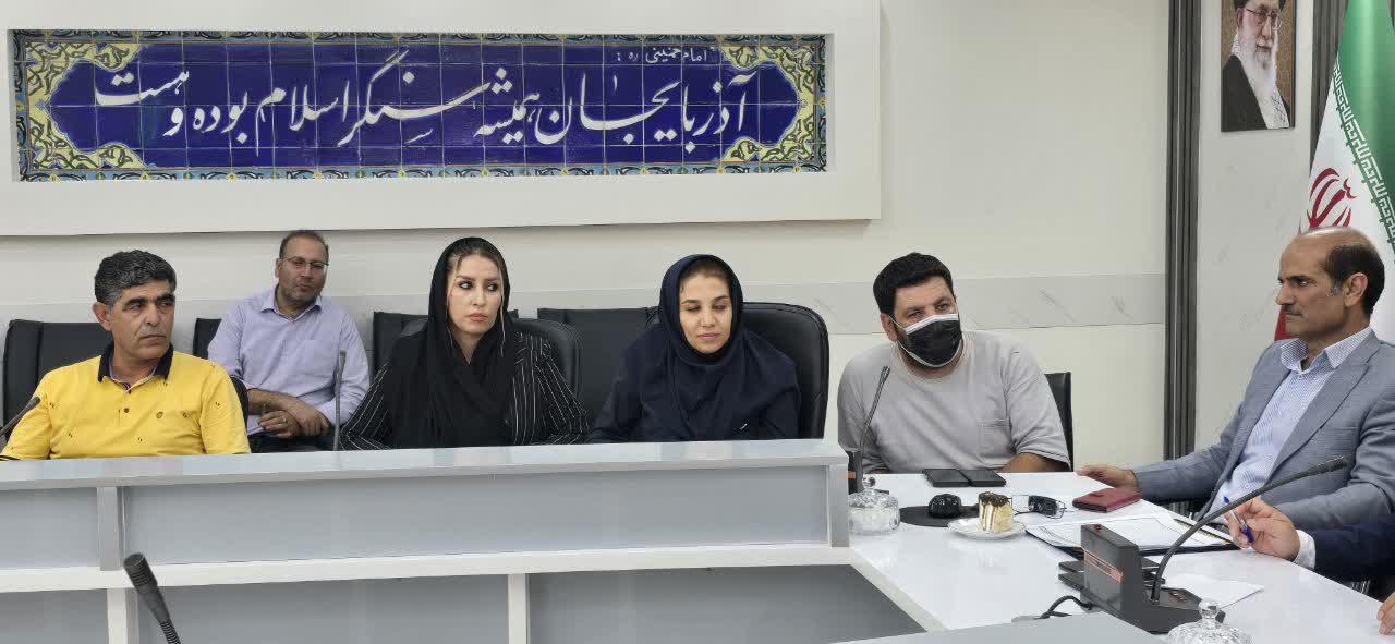 💢نشست صمیمی فرماندار ماکو با اصحاب فرهنگ، هنر و رسانه در هفته دولت