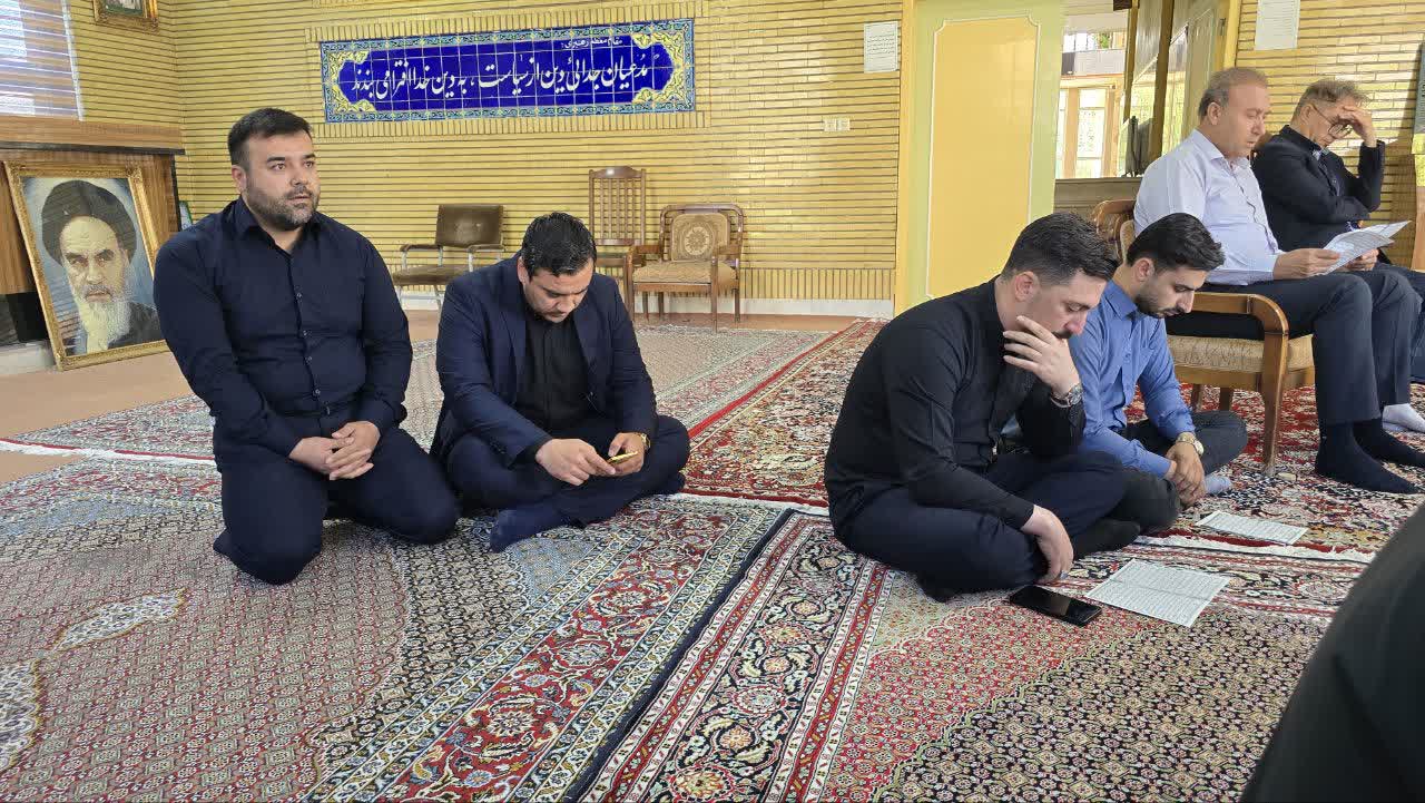 قرائت زیارت عاشورا همزمان با نخستین روز ماه محرم در فرمانداری ماکو