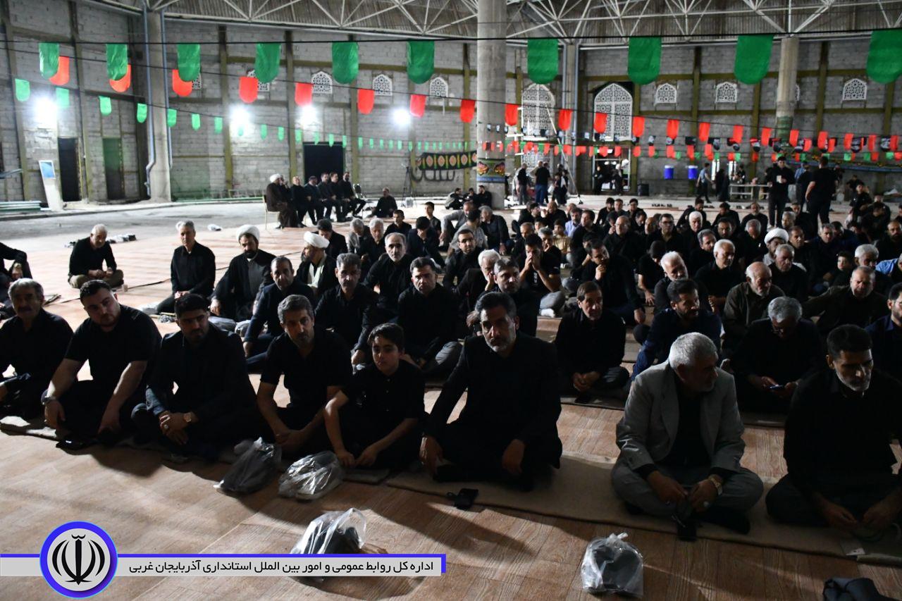 پیام عاشورا در دلهای مردم زنده است/ حضور سرپرست فرمانداری ماکو در آیین عزاداری هیئت رزمندگان اسلام