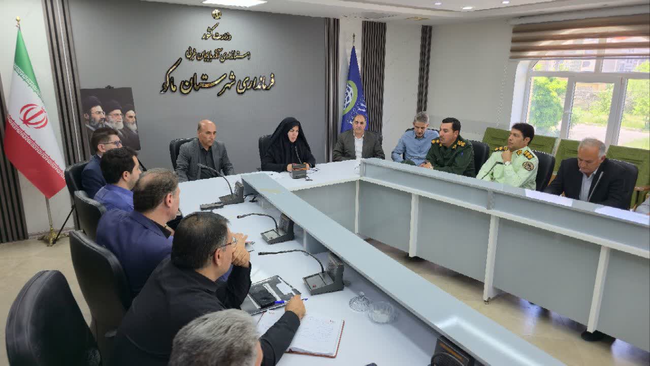 جلسه پدافند غیرعامل شهرستان ماکو، که به ریاست تاجفر فرماندار شهرستان ماکو و با حضور  بهمن اسمعیل زاده مدیر مخابرات منطقه آذربایجان غربی، حسین مددی رئیس بهداشت، ایمنی، محیط زیست و پدافند غیرعامل شرکت گ