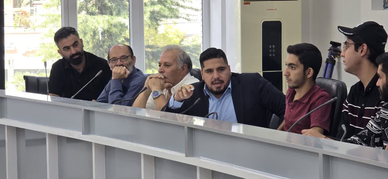 💢نشست صمیمی فرماندار ماکو با اصحاب فرهنگ، هنر و رسانه در هفته دولت